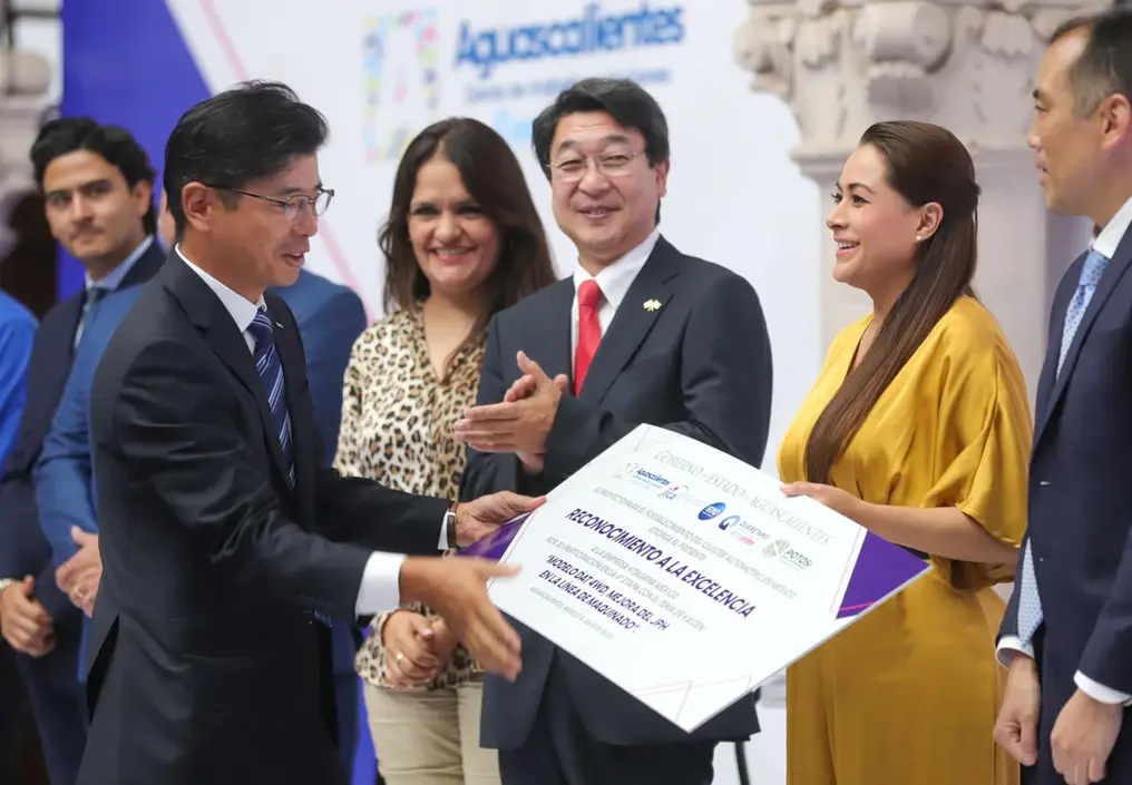 3e855e 990ad416ce6e43b9b966a1714a69791fmv2